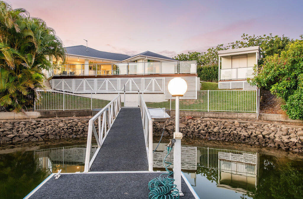 2 Ferrymans Court, Helensvale  QLD  4212