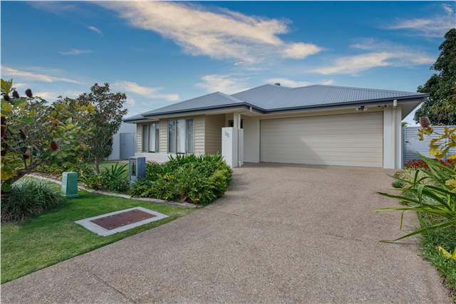 27 Keelson Cres, Hope Island  QLD  4212