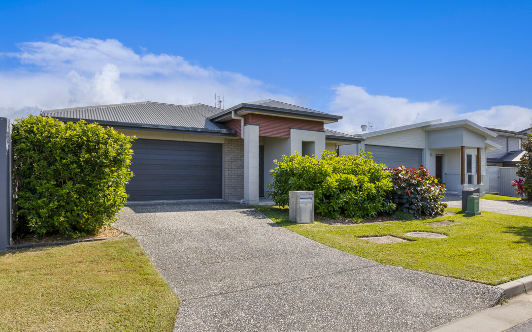 4 Ferretti Crescent, Hope Island  QLD  4212