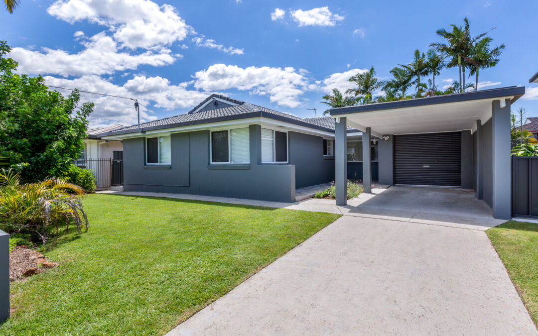 15 Shoveller Ave, Paradise Point  QLD  4216